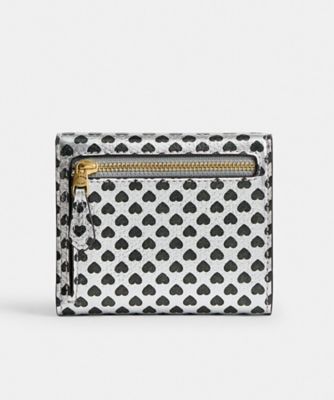 COACH コーチ ミラ スモール フラップ ウォレット・ハート プリント CDZ84 シルバー 3つ折り財布 公式】COACH – コーチ | ミラ スモール フラップ ウォレット・ハート